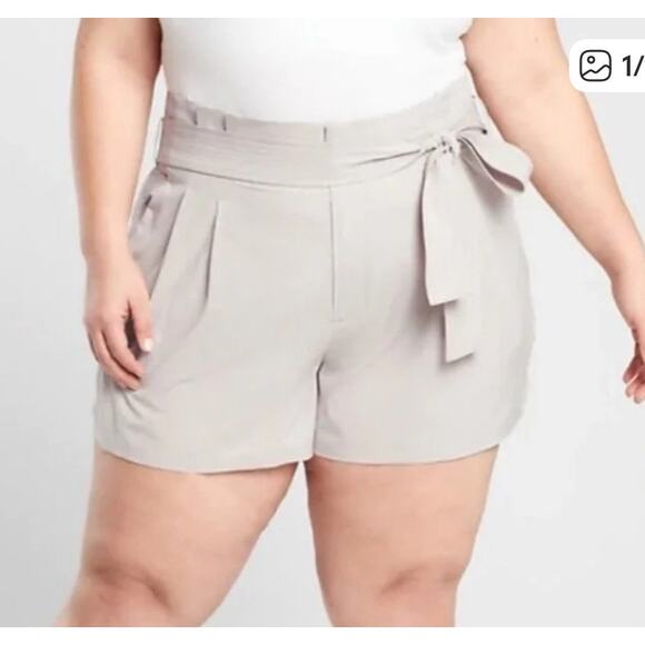 ATHLETA SKYLINE HIGH RISE TAILORED 4" SHORT SIZE 14 - Picture 1 of 4